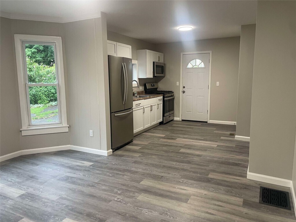 Foto principal - 62 Endicott Ave