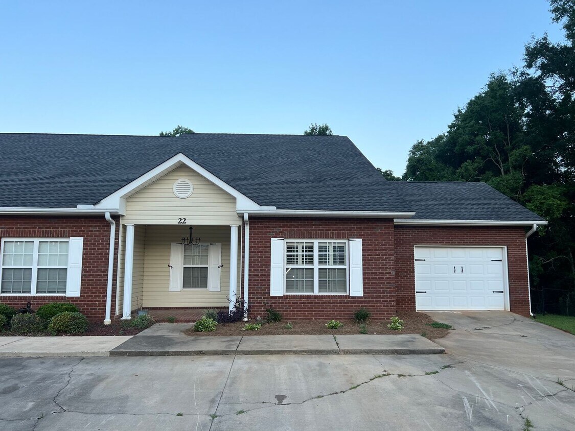 22 Breckenridge Ct, Enterprise, AL 36330 Townhome Rentals in