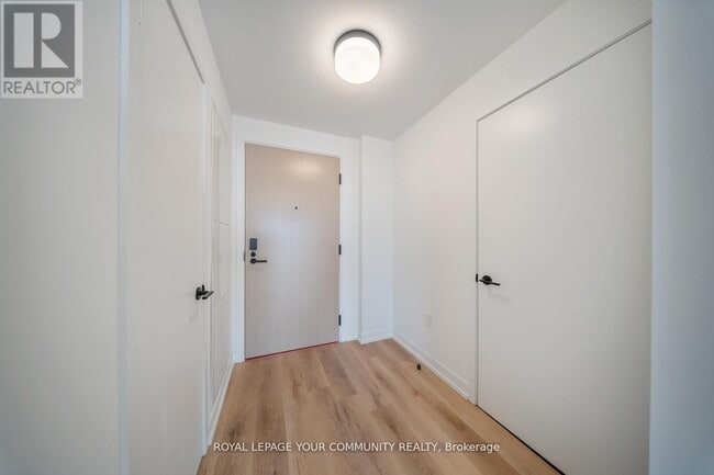 Building Photo - 5 York Garden Wy