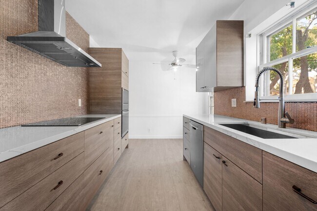 Building Photo - 3400 W 85th St