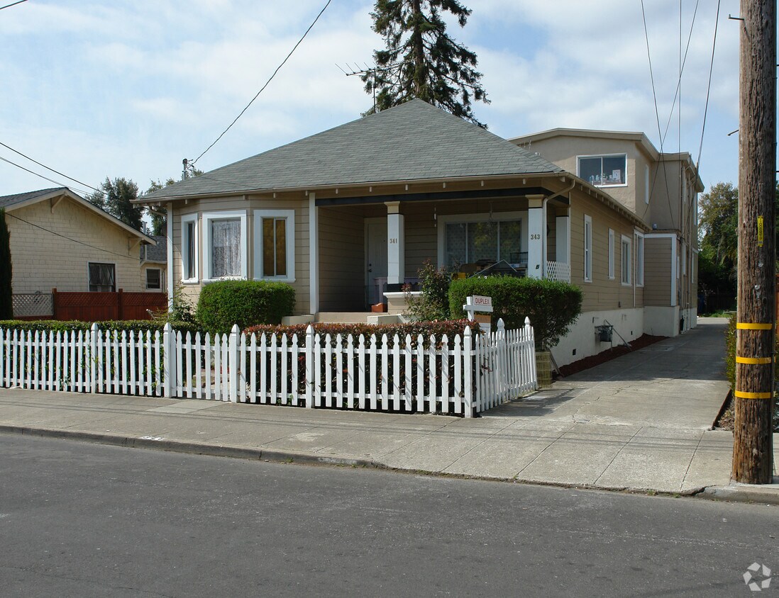 Building Photo - 341 N Claremont St