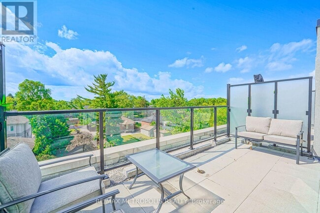 Photo du bâtiment - 871 Sheppard Ave W