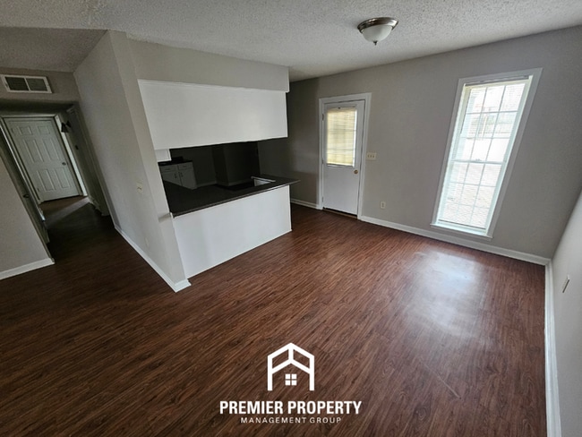 Foto del edificio - 6622 Amersham Dr