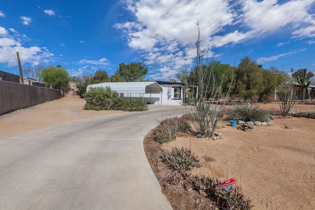 Building Photo - 3431 N Edith Blvd