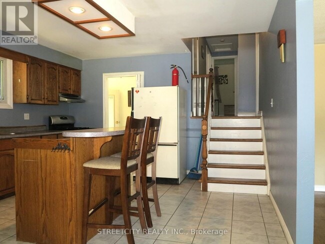 Building Photo - 383 Castlegrove Close