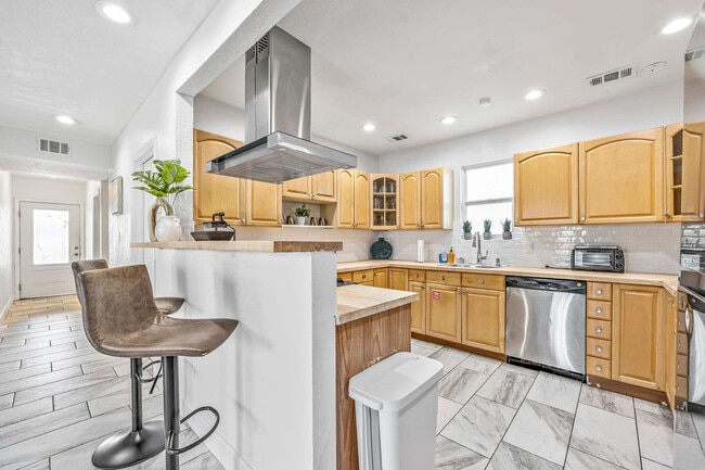 Building Photo - 3524 S Atlantic Ave