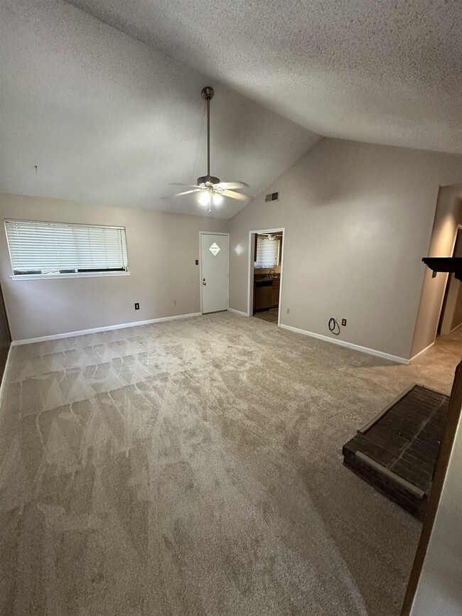 Building Photo - 7032 Pam Dr