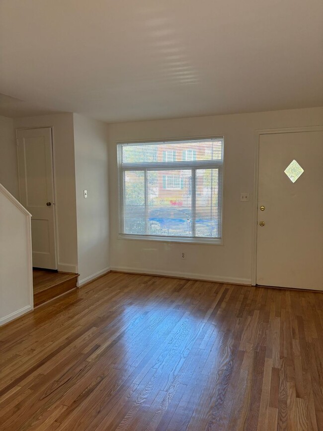 Photo - Recently Remodeled 2BR/1BA Three-Level Duplex in Arlington House