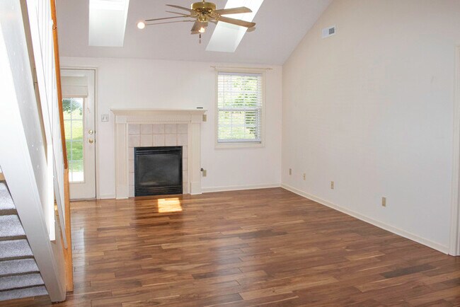 Foto del edificio - Updated 2BR 2.5BA Home w/ Lake Access • New Countertops • Patio in Farragut