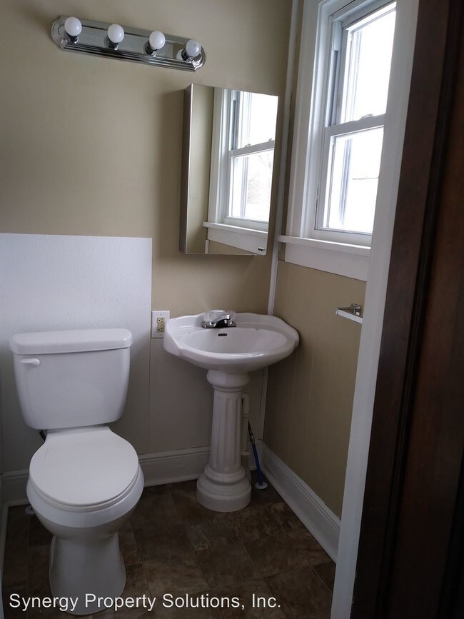 Building Photo - 5 br, 1.5 bath House - Grand Blvd 44