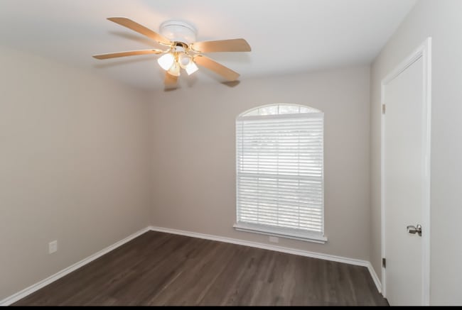 Foto del edificio - 2604 Hill Street Cove