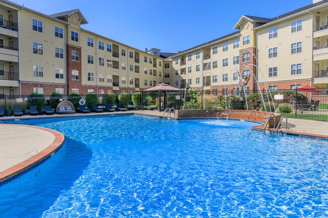 Mansions on the Plaza Apartments - Mansions on the Plaza Apartments