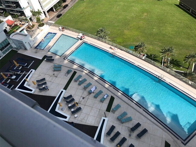 Foto del edificio - 92 SW 3rd St