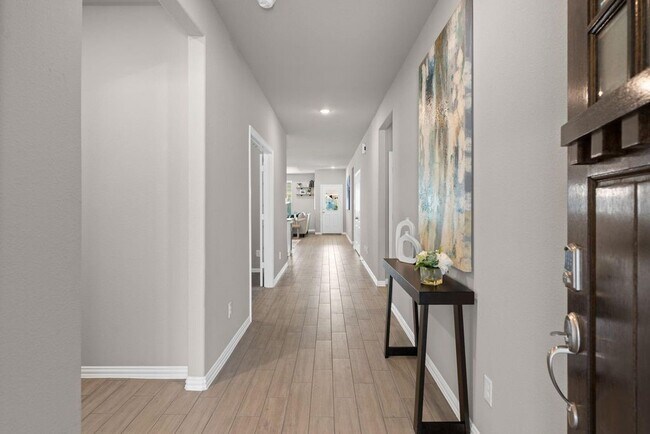 Building Photo - 8315 Divot Trce