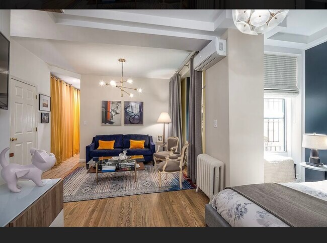 Building Photo - 251 W 98th St