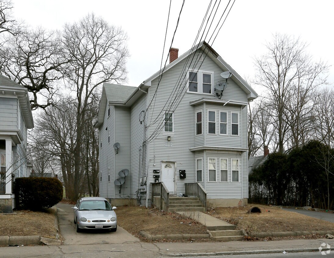 Building Photo - 217 Pleasant St