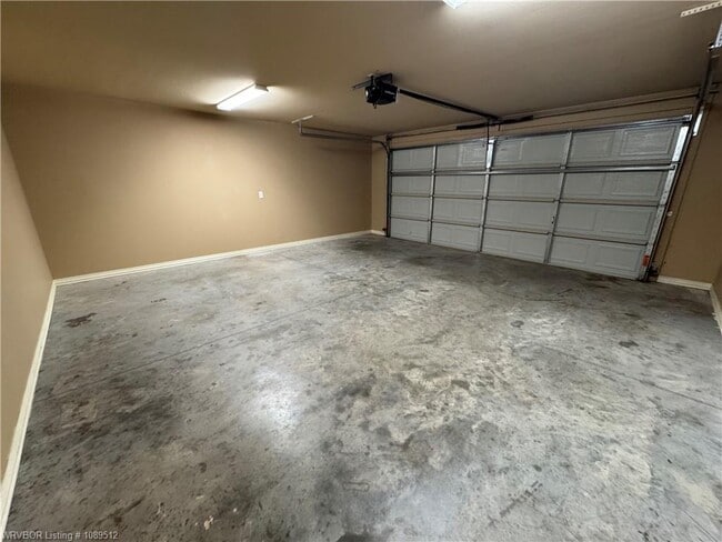 Building Photo - 1206 Mesa Dr