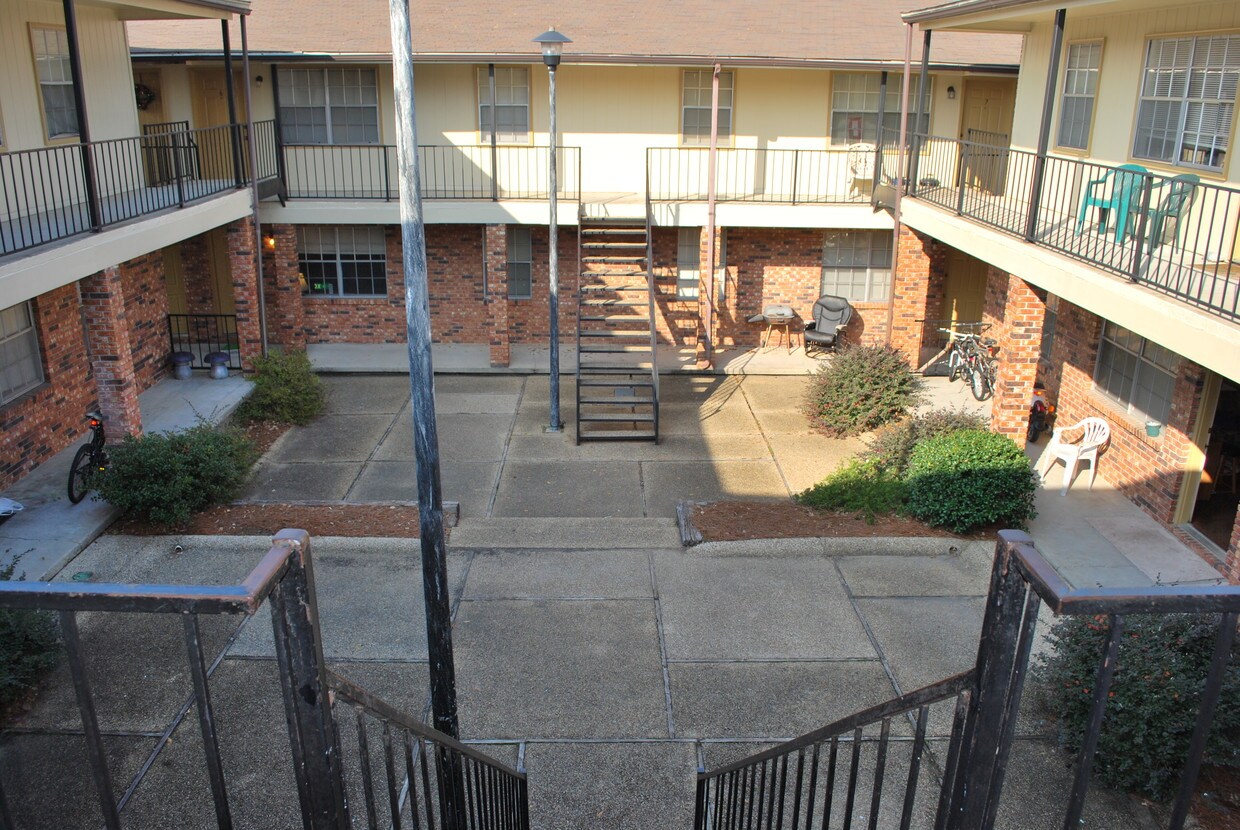 Foto principal - Westcourt Apartments