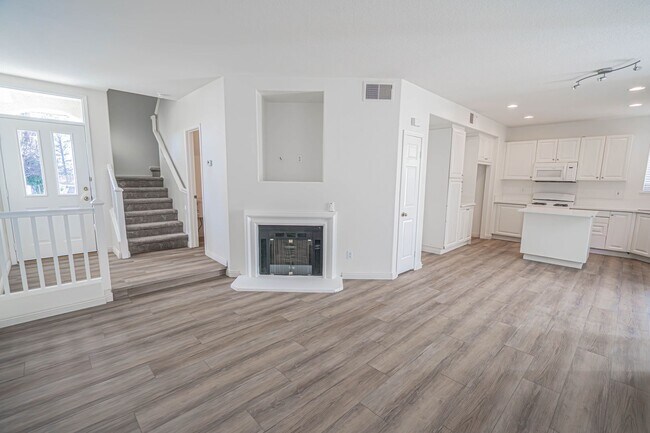 Building Photo - Charming 3-Bedroom Home with Large Loft or Alternate 4th Bedroom!