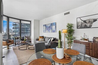 Building Photo - 801 S Miami Ave