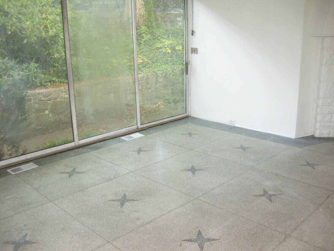 Foto del edificio - 109 Webbs Hill Rd