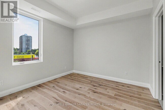 Photo du bâtiment - 42 McArthur Ave.