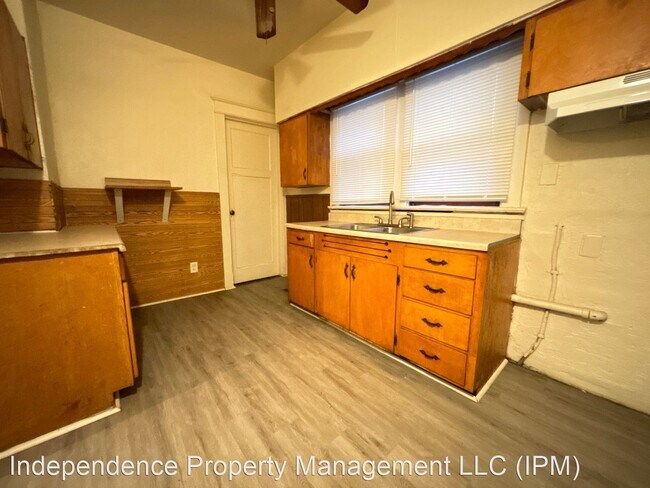 Foto del edificio - 3 br, 1.5 bath House - 107 E Parkwood
