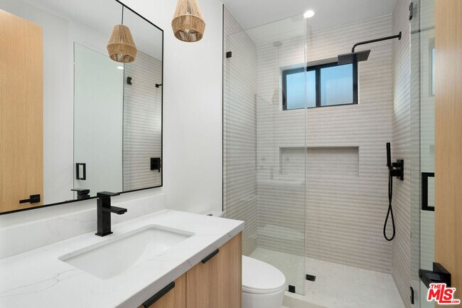 Foto del edificio - 5656 Winnetka Ave