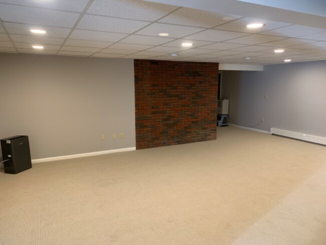 Building Photo - 13 Gladiola Terrace