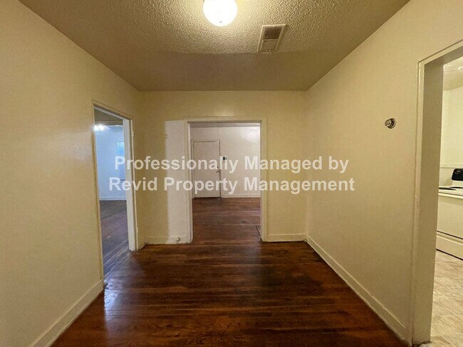 Foto del edificio - Quaint 2 Bedroom Home off Park and Highland!