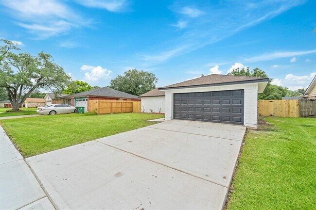 Building Photo - 11819 Ryewater Dr