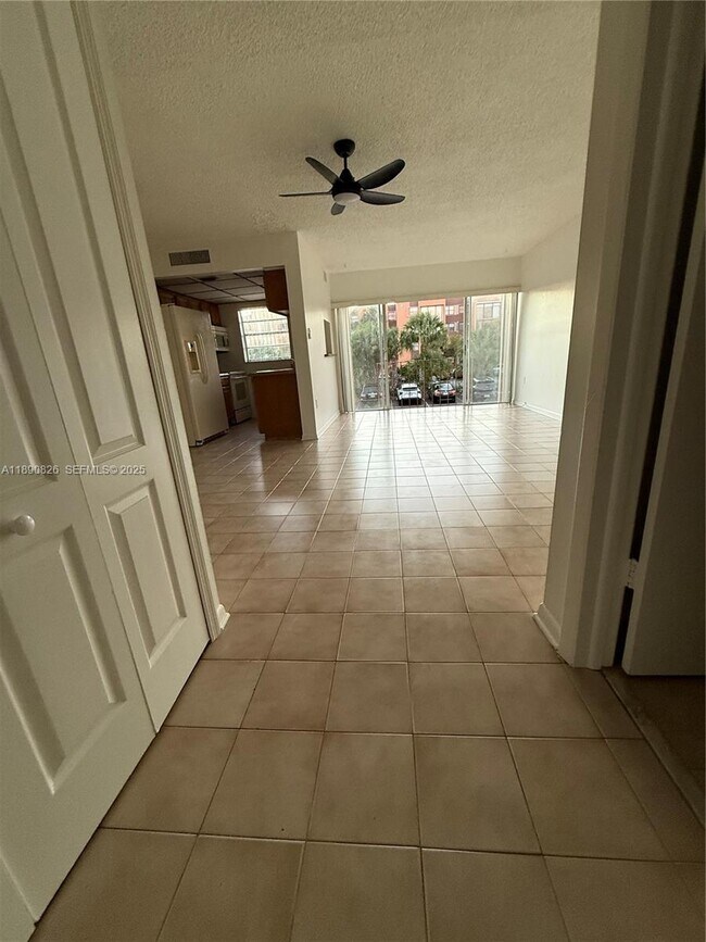 Foto del edificio - 9390 W Flagler St