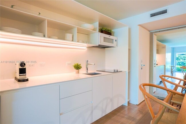 Building Photo - 291 Bal Bay Dr