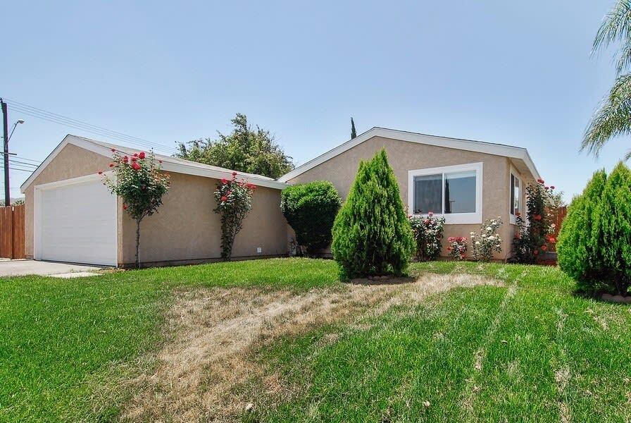 Primary Photo - 3400 Glasgow Cir