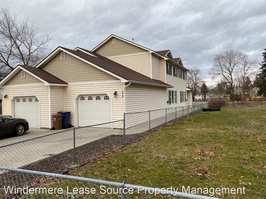 3 br, 2.5 bath House 515 S Garfield Duplex House Rental in Spokane