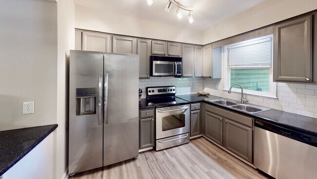 Foto del edificio - 3437 Colony Crossing Dr