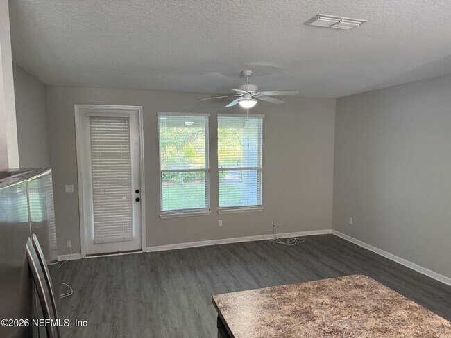 Foto del edificio - 4220 Plantation Oaks Blvd