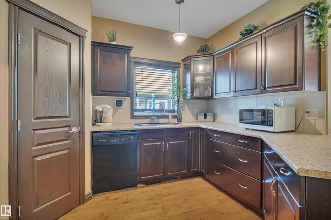Building Photo - 102 W Haven Dr