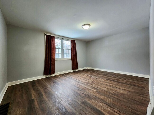 Foto del edificio - 670 Garson Ave