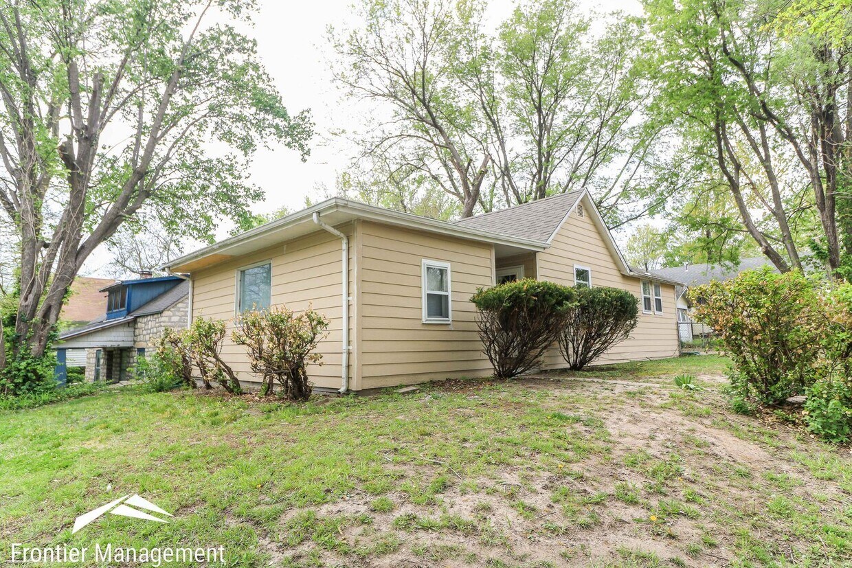 Primary Photo - 2 br, 1 bath House - 200 S. Manhattan Ave 1
