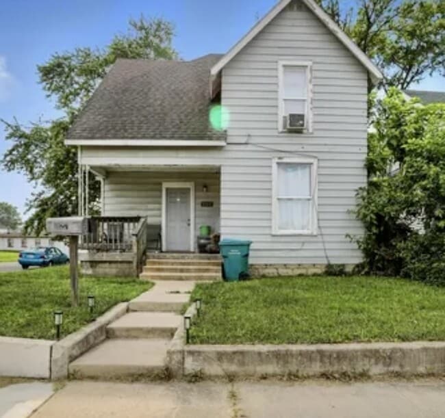 Building Photo - 1127 S 18th St