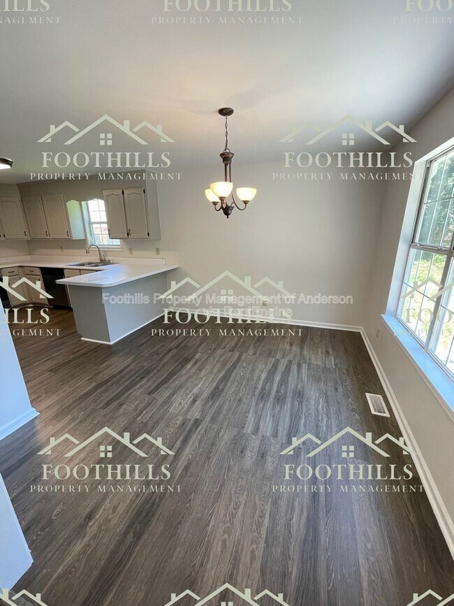 Foto del edificio - 3109 Pinehurst Ln