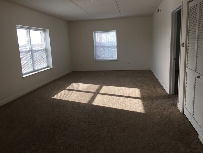 Building Photo - 3420 N Old Arlington Heights Rd