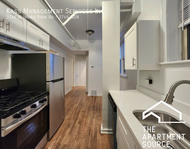Foto del edificio - 3746 W Irving Park Rd