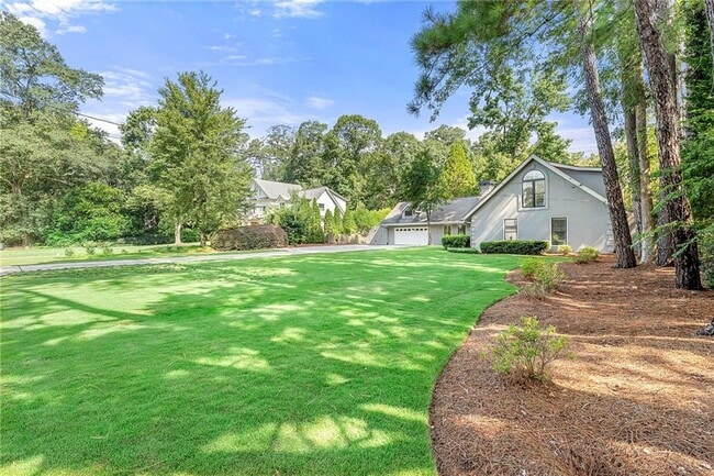 Foto del edificio - 235 Hillside Dr NW