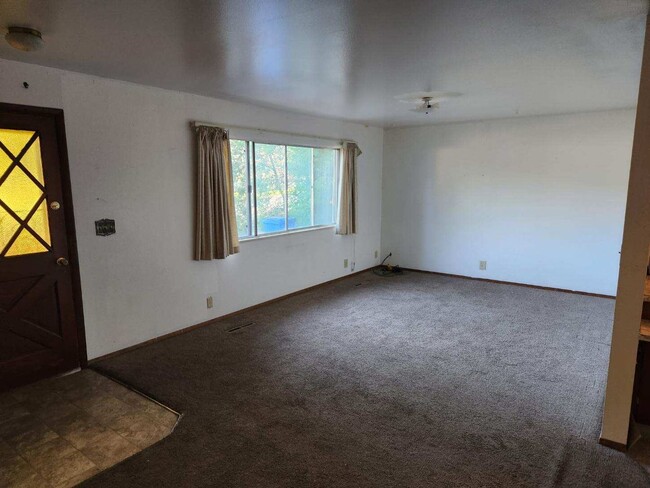 Building Photo - Sapacious 2 Bedroom Logan Apartment for Rent