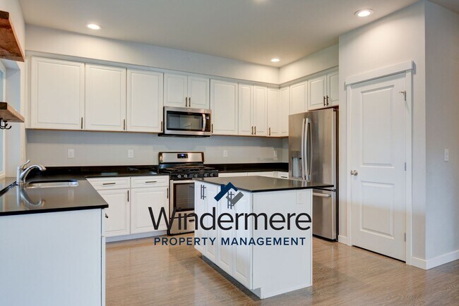 Foto del edificio - Newer Build 3 Bedroom 2.5 Bathroom Townhome