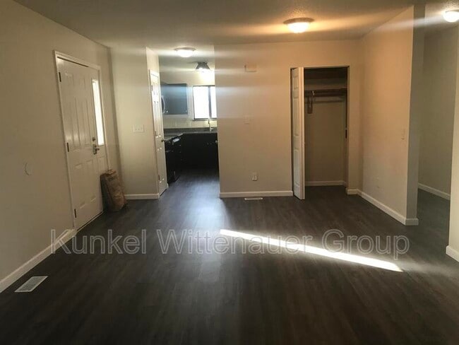 Building Photo - 19 Twin Oaks Dr