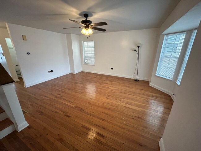 Building Photo - 4503 S Hermitage Ave