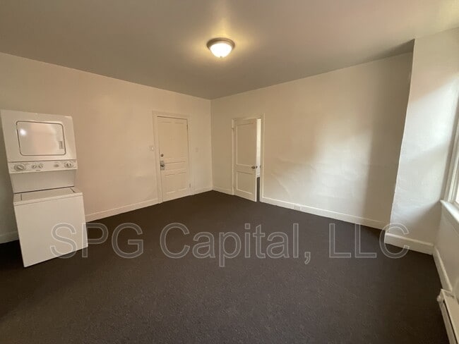 Building Photo - 122 Ann St